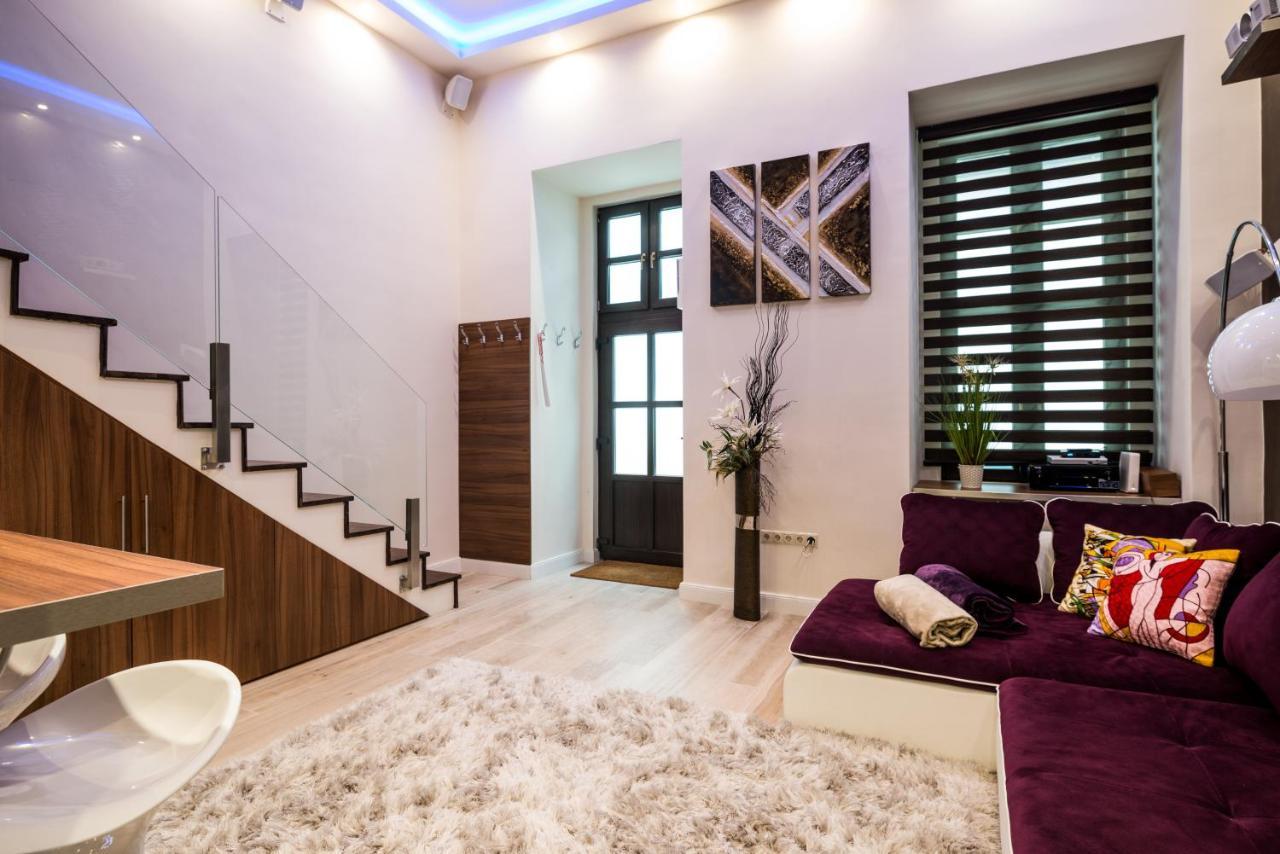 Apaczai 5 * Budapest