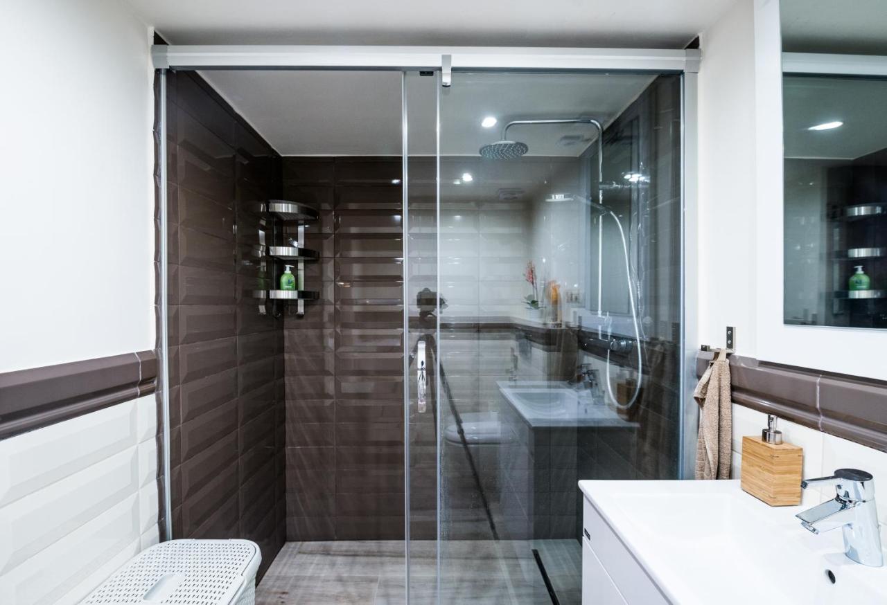 Apaczai 5 * Budapest