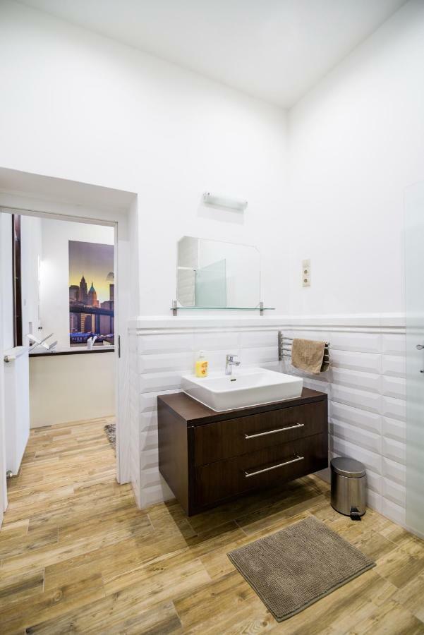 Apartamento Apaczai 5